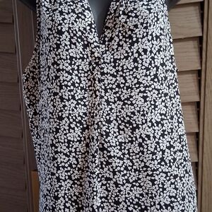 Candie's Black and Cream Floral Top